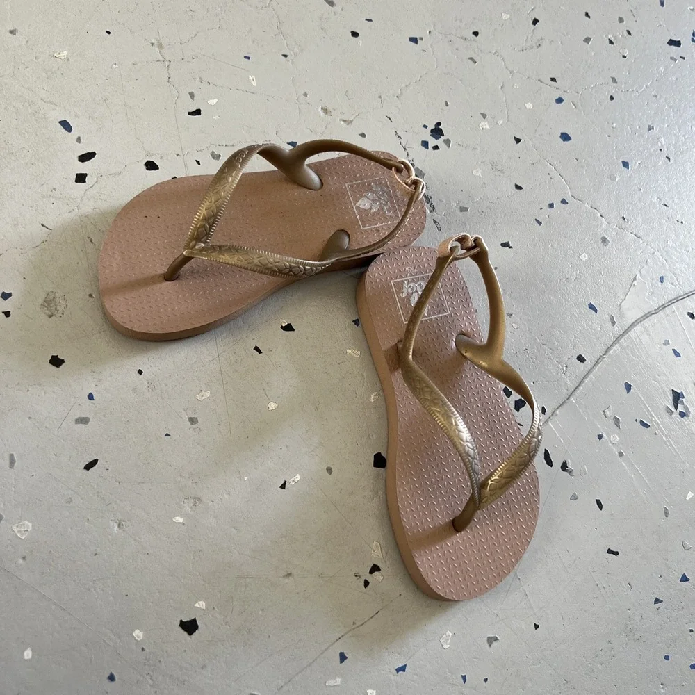 Mini Reef Escape Size 7/8 Gold Straps Flat Flip Flop Slingback Sandals
